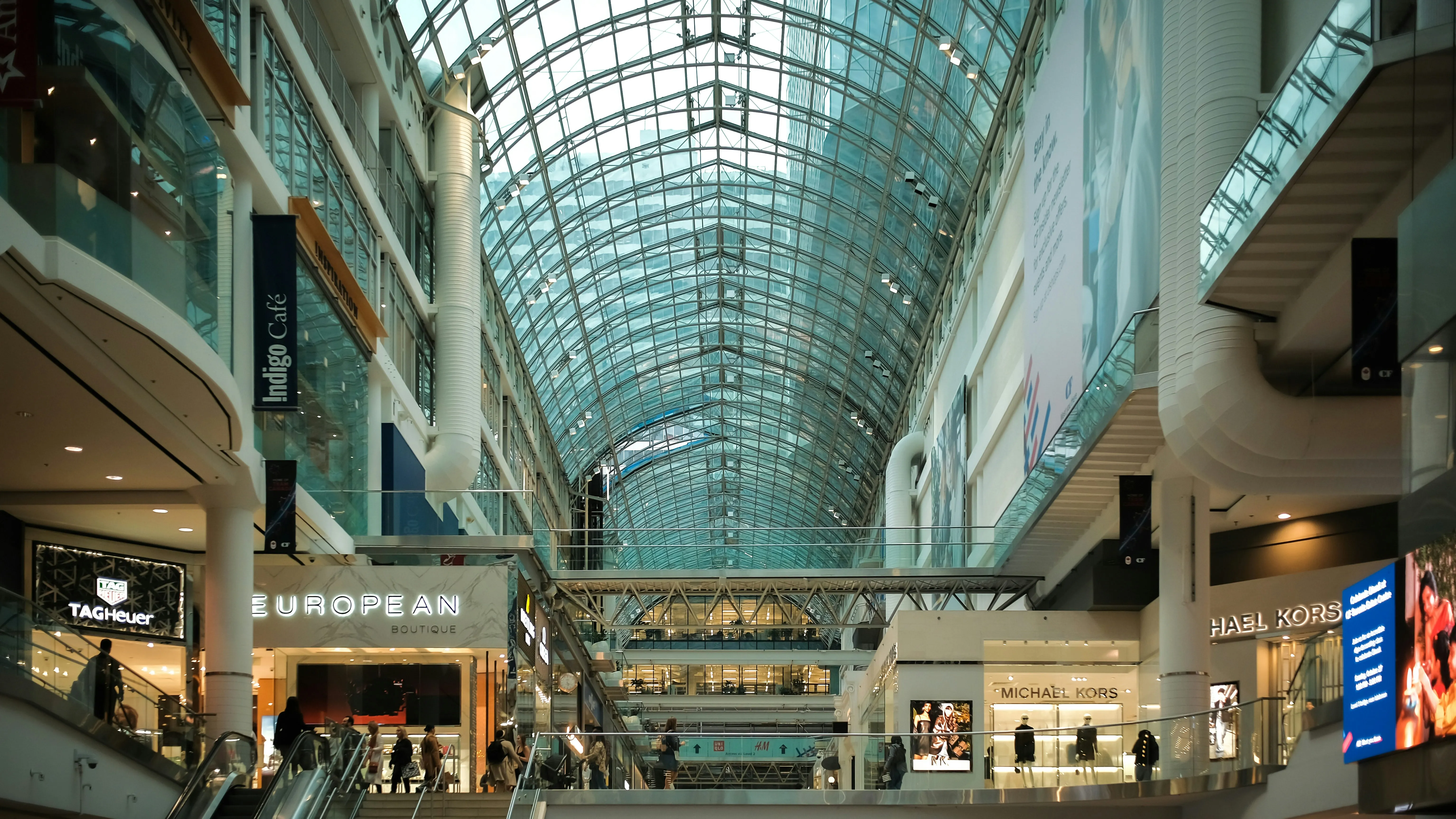 Bayshore Shopping Centre exterior