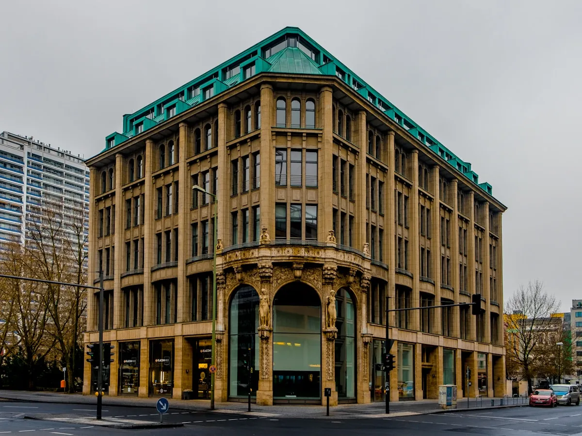 Downtown Ottawa commercial real estate and historic buildings