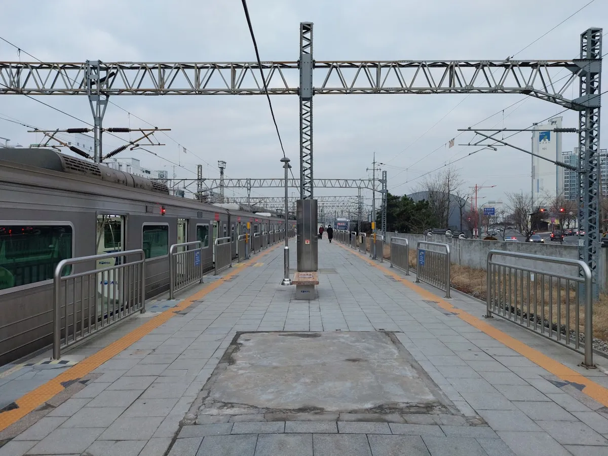 OC Transpo light rail train at station platform