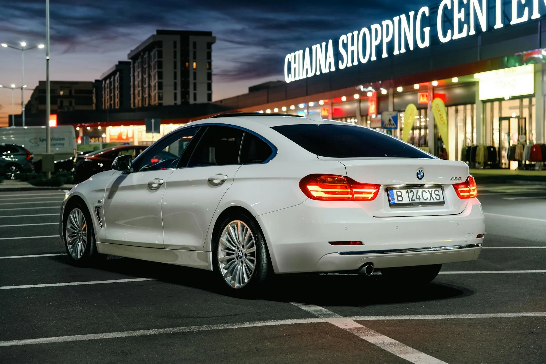 Parking lot and suburban commute context for gym access decisions