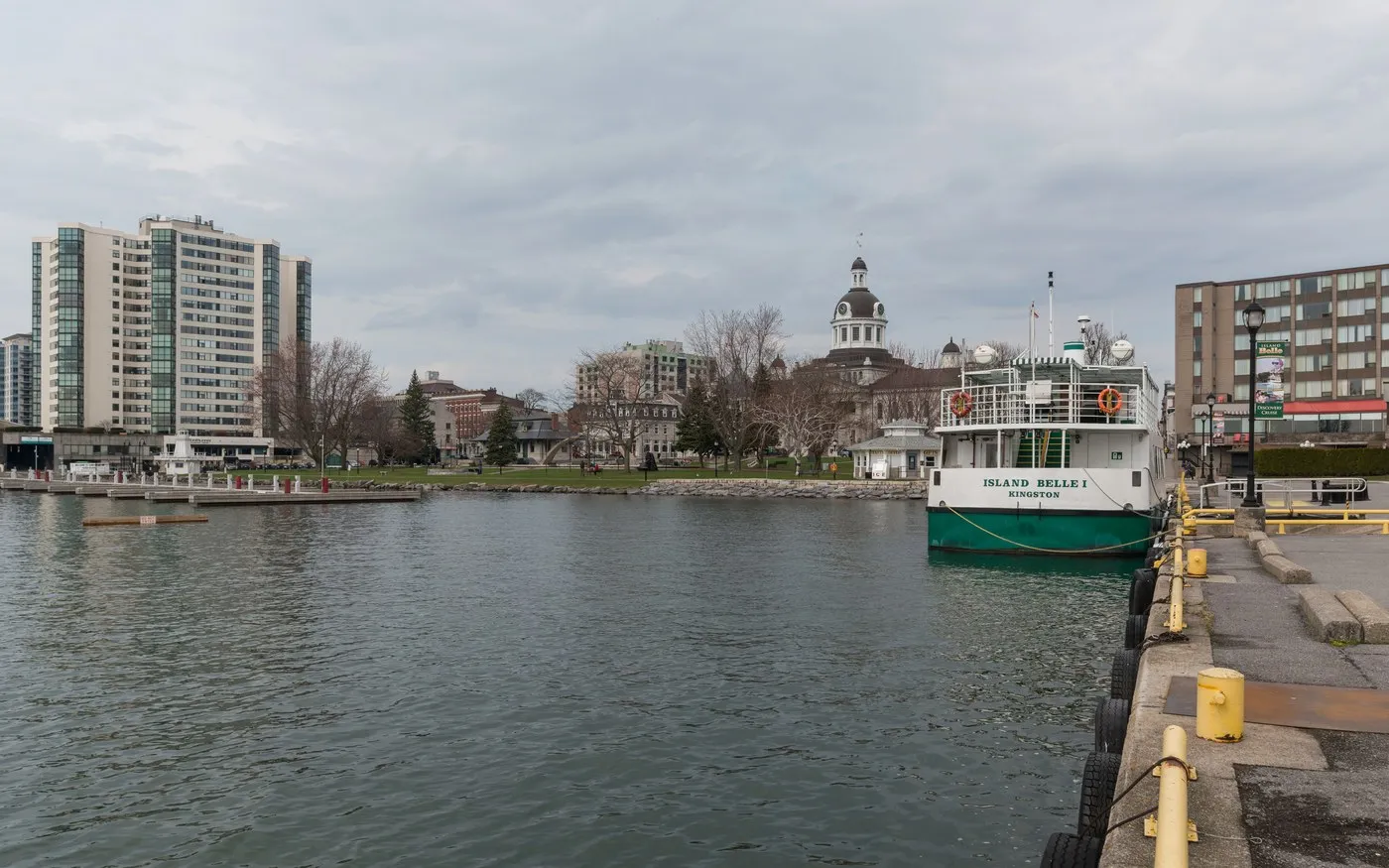 Kingston waterfront, City Hall, and harbour scenery for an Ottawa day trip