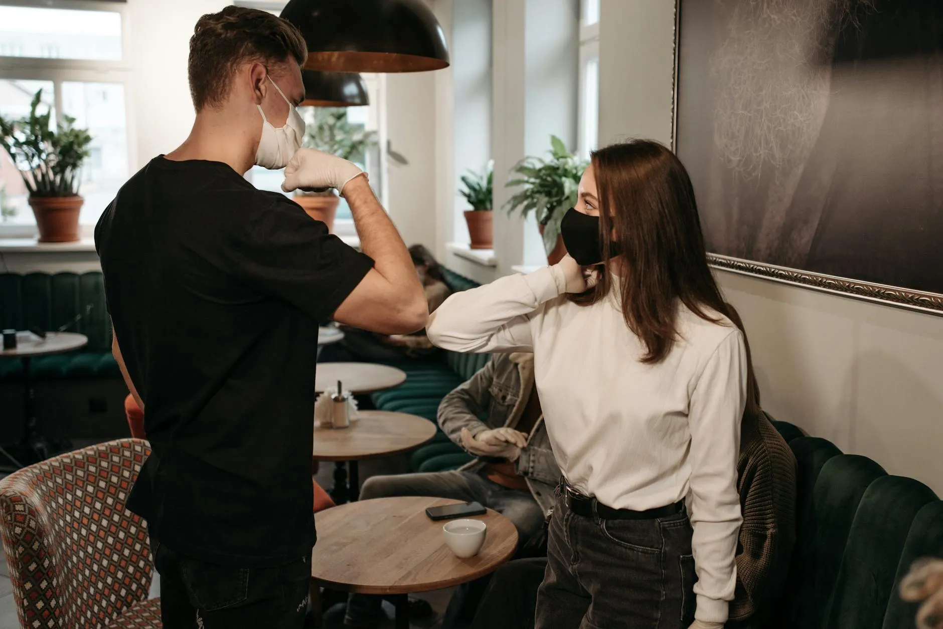 First-time meetup safety setup in a public Ottawa venue