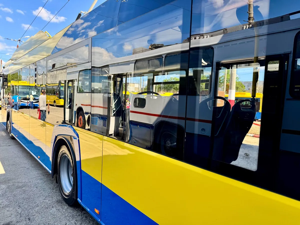 Transit and parking options at Lansdowne Park