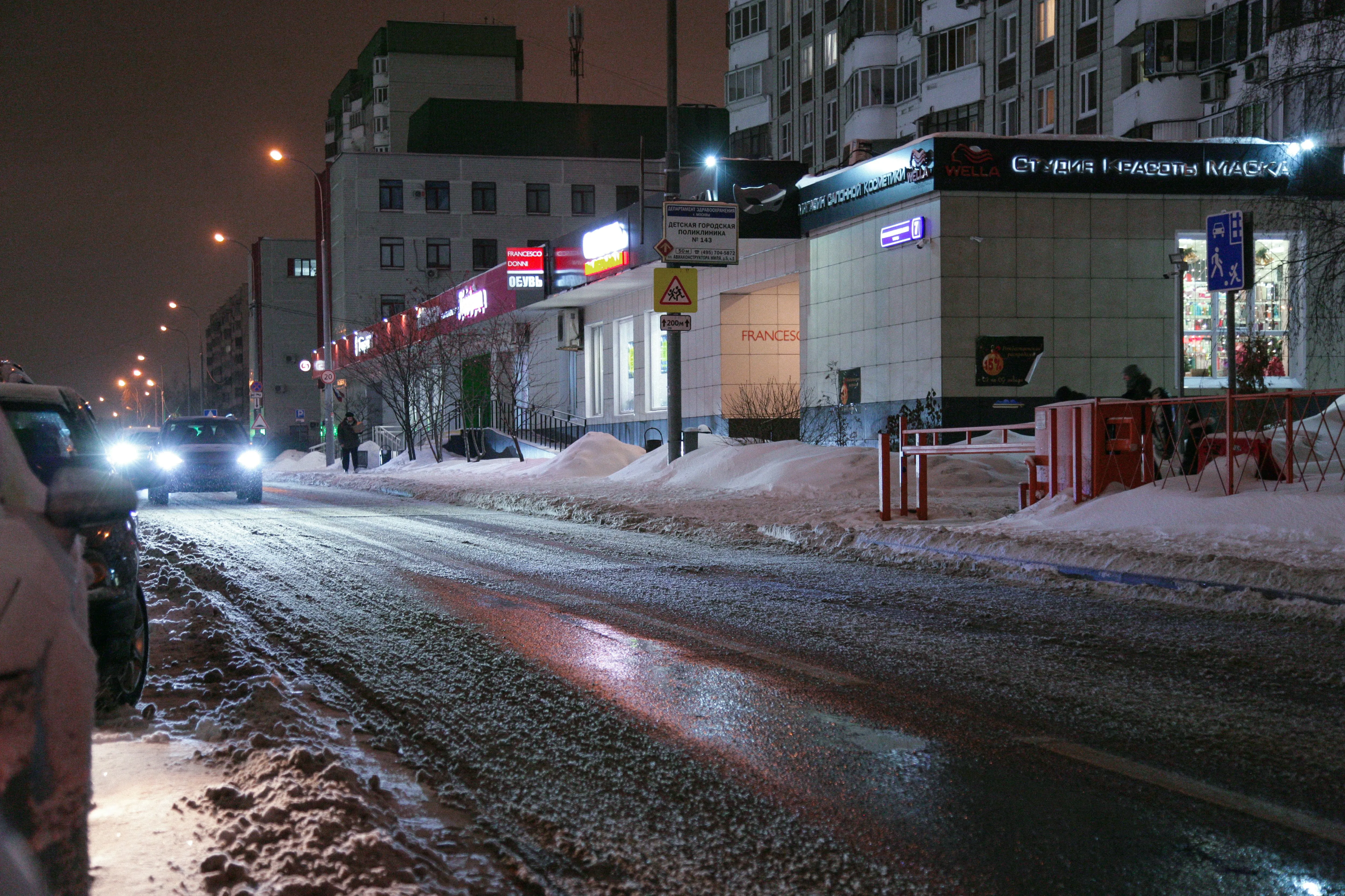 Snowy Ottawa street with traffic