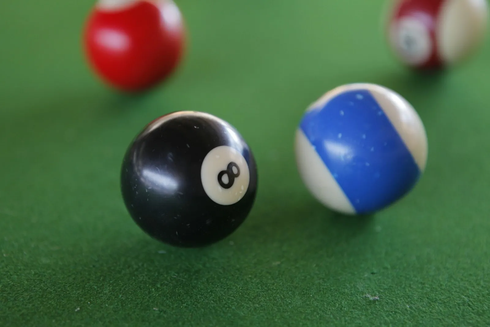 Cue ball and rack on a pool table