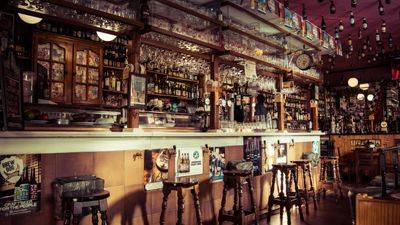 Best Pubs in Ottawa: Complete Guide & Pricing