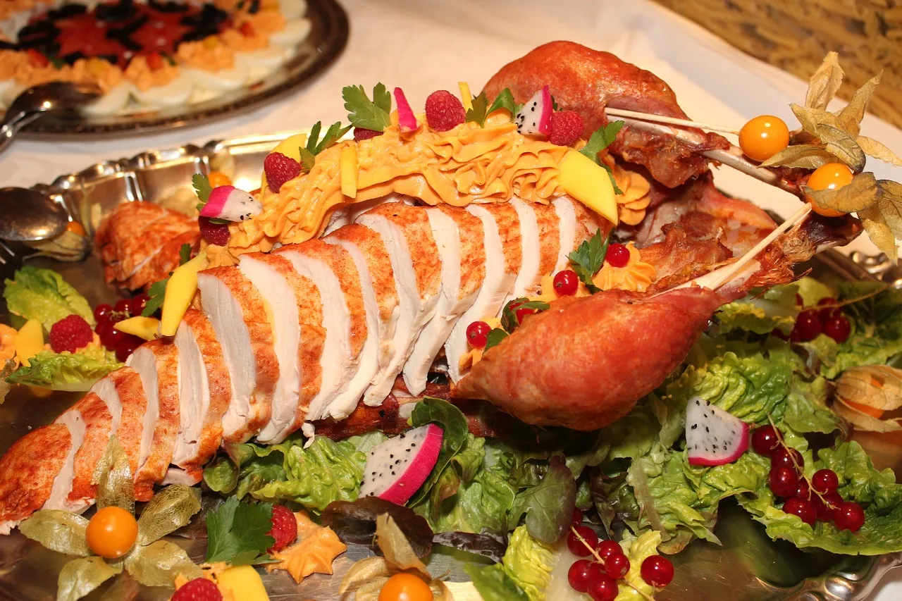 Tuckers Marketplace buffet downtown