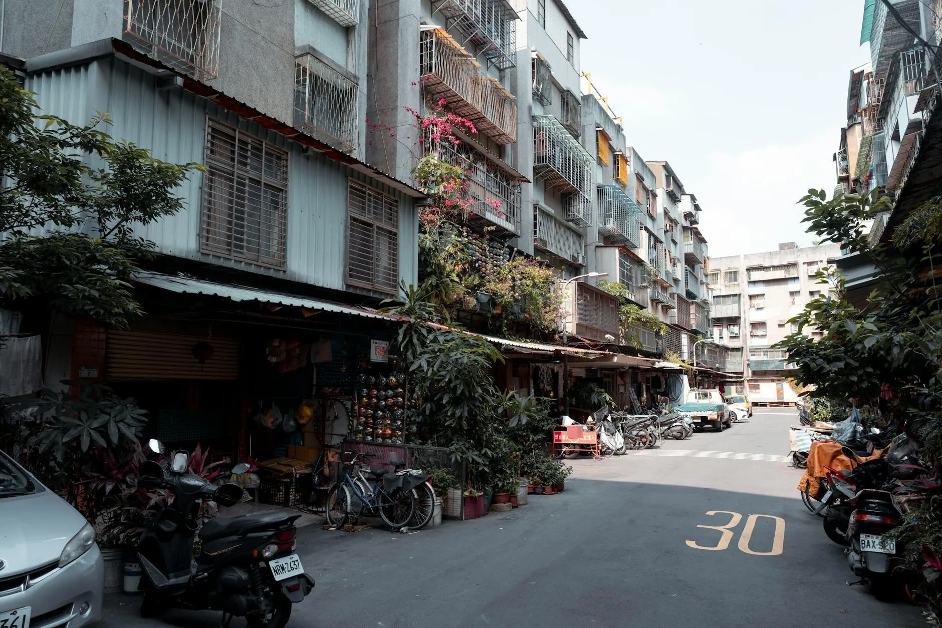 Neighbourhood comparison context between Vanier and nearby Ottawa districts