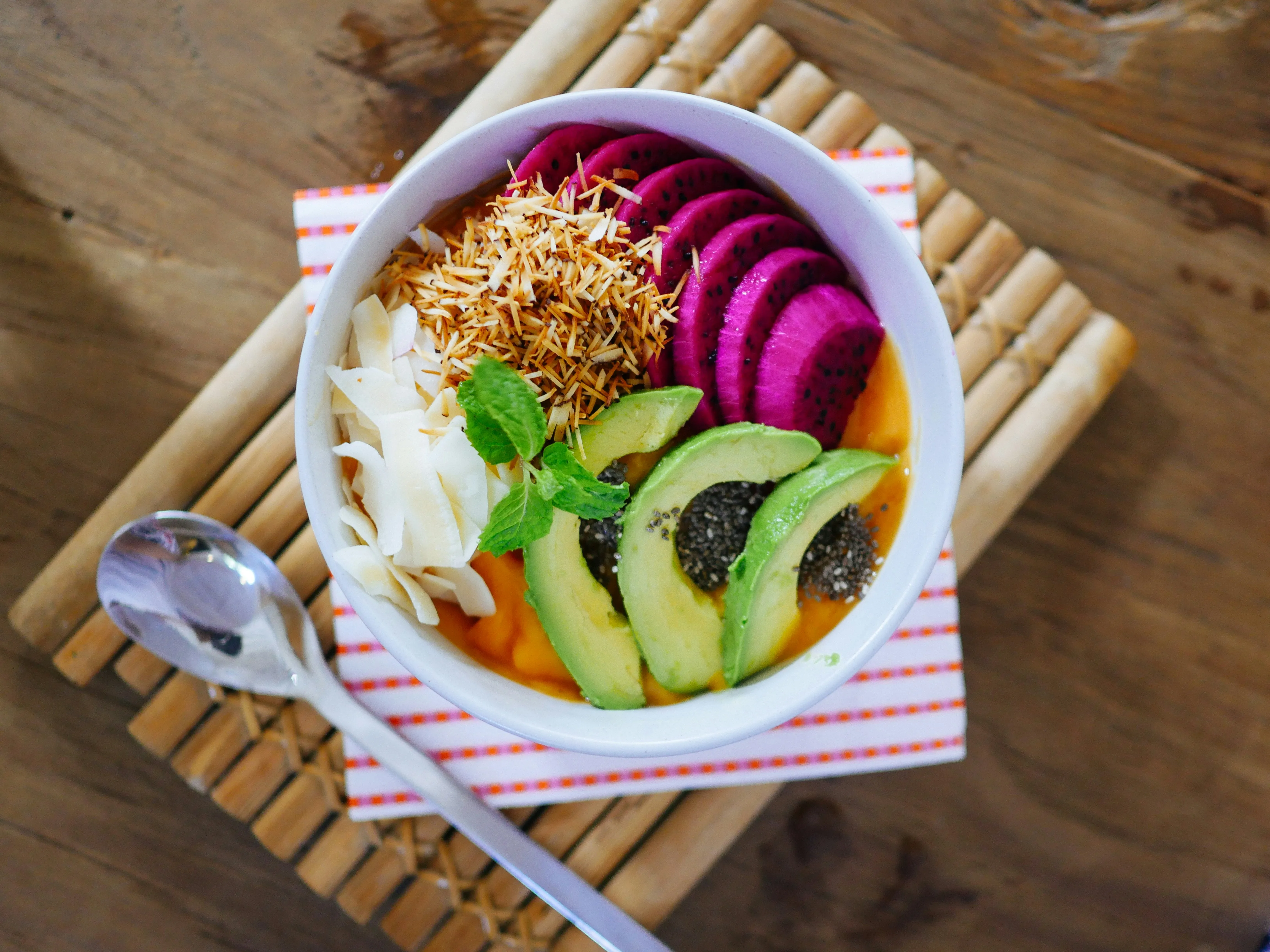 Vegan plates and colourful bowls