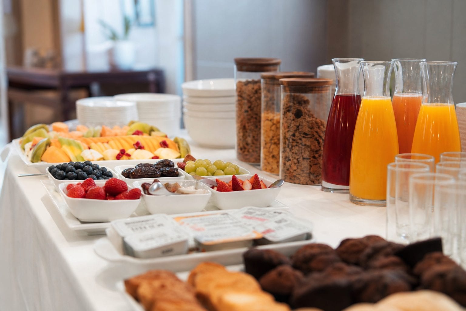 An Ottawa breakfast spread comparing diners, bagels, pastries, and hotel service