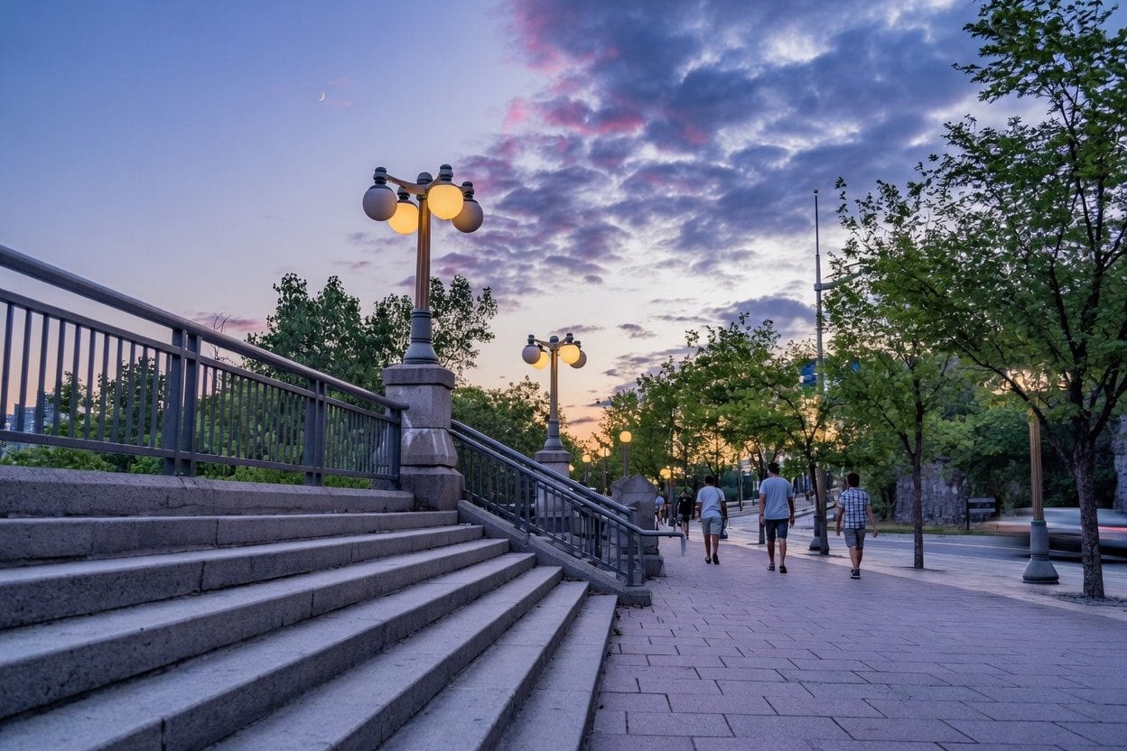 Gatineau riverside street