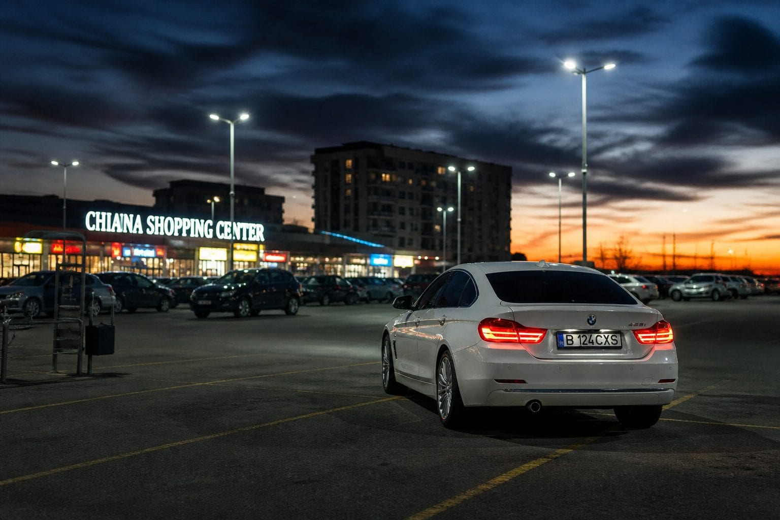 Parking lot and suburban commute context for gym access decisions