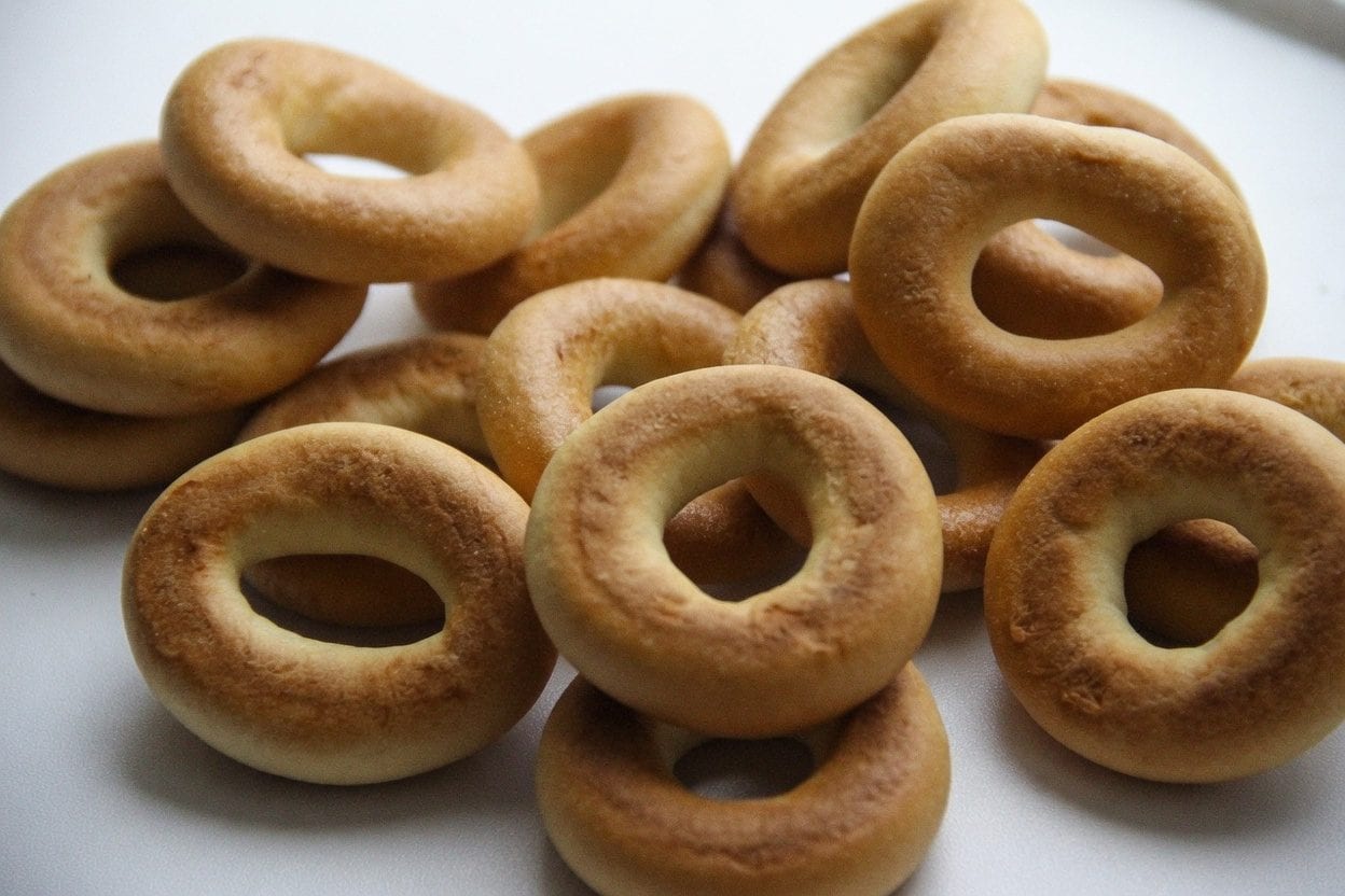 Fresh Montreal-style bagels at a bakery