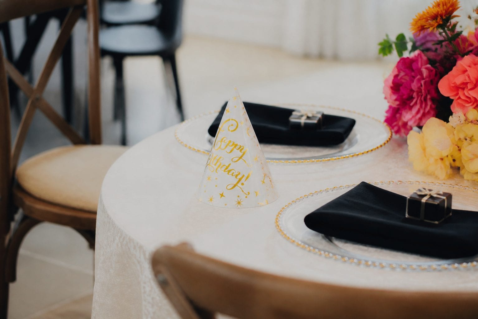 Table setting for a birthday party