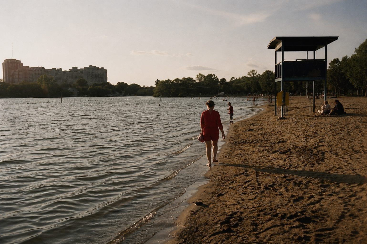 Mooney's Bay beach families