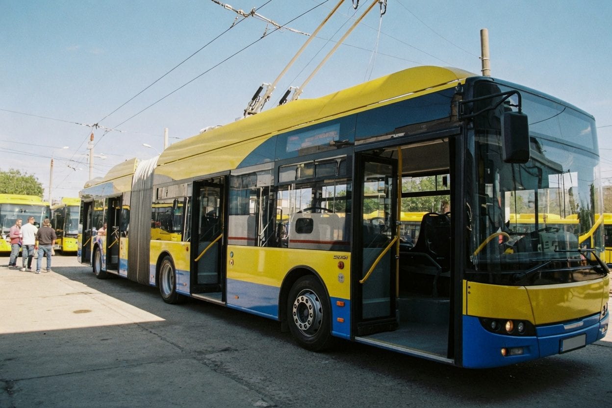 Transit and parking options at Lansdowne Park