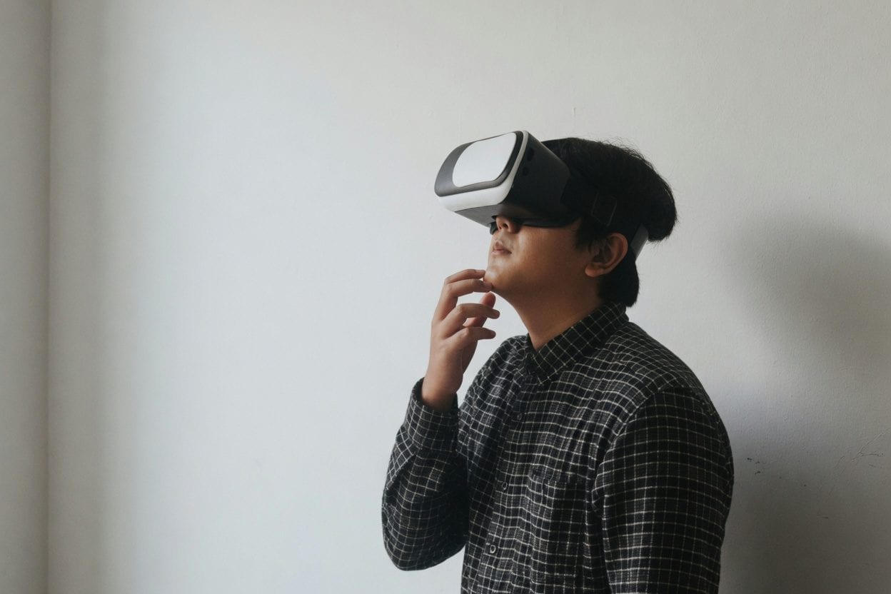 VR arcade pods and free-roam bays in a mall setting