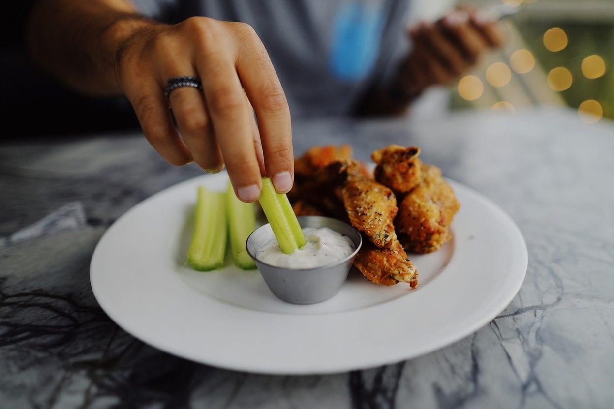 Wings basket with blue cheese and fries